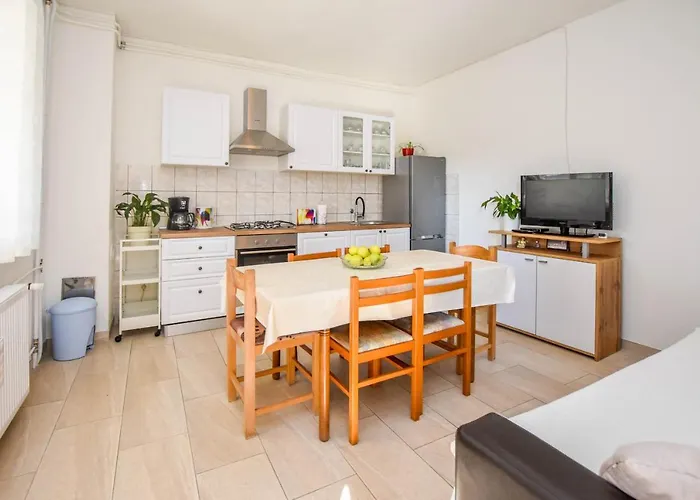 Kuca Za Odmor Lucija Апартаменты